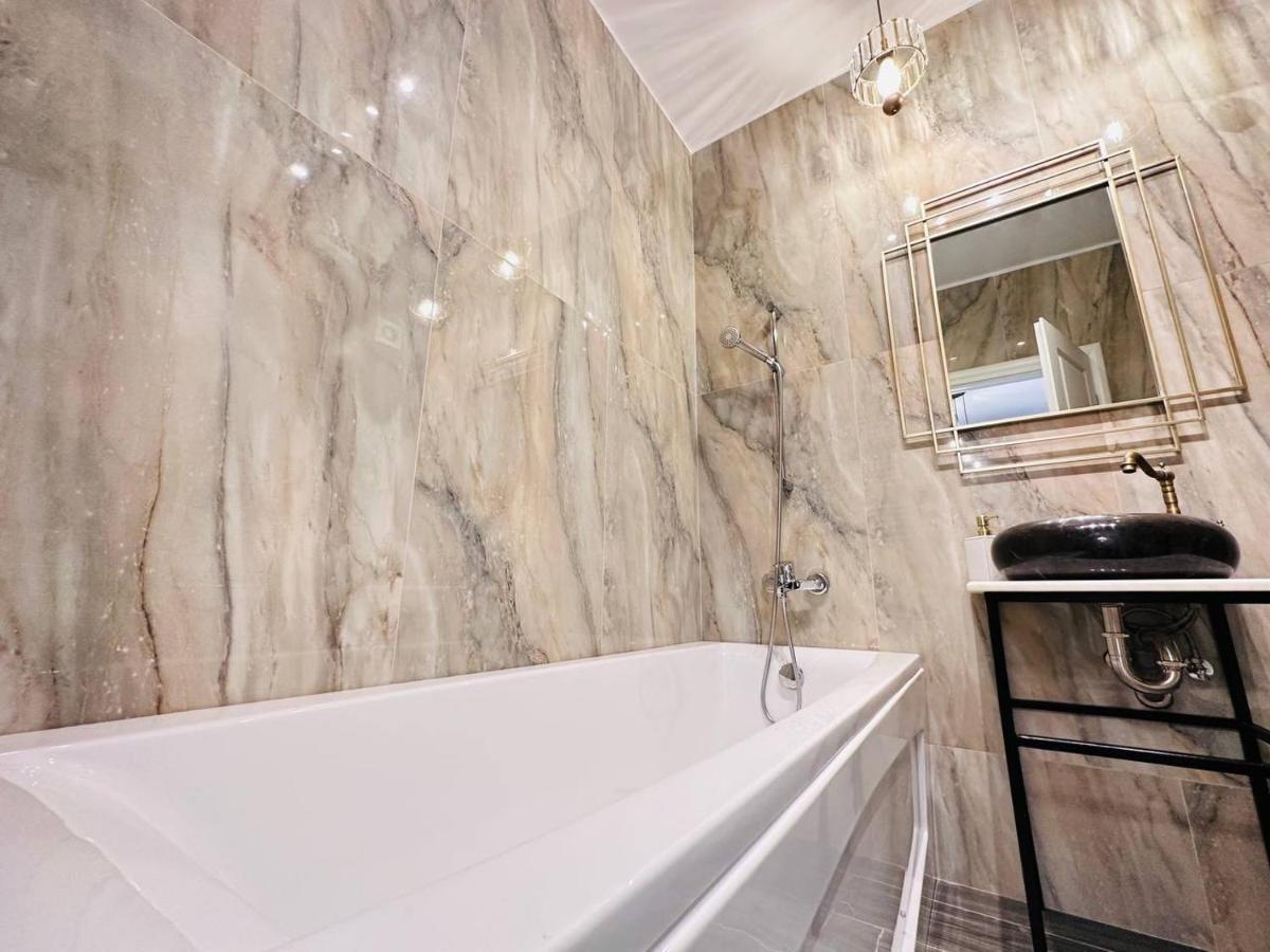 Happy Studio By Rh Living Bucureşti Ngoại thất bức ảnh